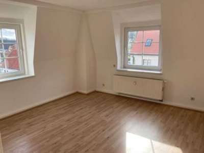 Gemütliche 2-Zimmer mit Laminat und Wannenbad in ruhiger Lage!