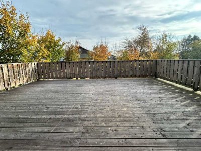 Wohnhaus mit großem Baugrundstück (Genehmigung für Wohnbau vorhanden)