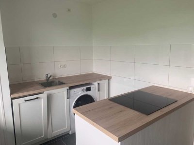 Tolle Etagenwohnung mit Sonnenbalkon, EINBAUKÜCHE