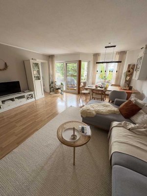 Charmante, frisch renovierte Wohnung mit 30m² Terrasse & Tiefgarage in verkehrsberuhigter Lage