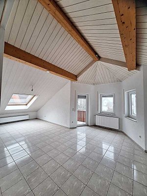 Lichtdurchflutete modernisierte 3-Zimmer-Wohnung mit Balkon