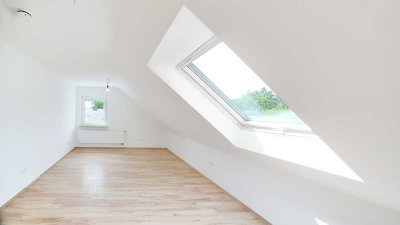 Helle 3 Zimmer Dachgeschoss Wohnung in Erlangen von privat