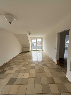 Traumhafte 3-Zimmer-Wohnung mit Balkon, Einbauküche und Stellplatz