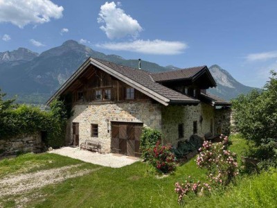 Stilvolles, eigenständiges Jägerhaus mit großzügigem Garten