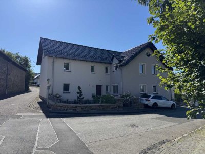 Ansprechende und neuwertige 2-Raum-EG-Wohnung mit geh. Innenausstattung und Terrasse in Marmagen
