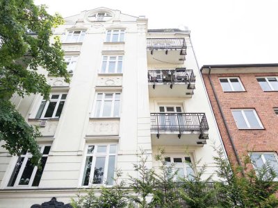 Licht. Luft. Altbauflair. 2-Zimmer-Wohnung mit Balkon ins Grüne