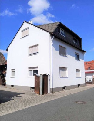 Modernisierte Wohnung mit vier Zimmern und Einbauküche in Riedstadt