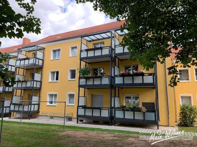 Große 2-R-Wohnung mit Balkon zu vermieten