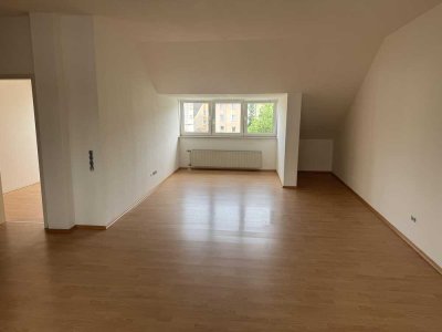Leverkusen Manfort Helle, freundliche Dachgeschosswohnung