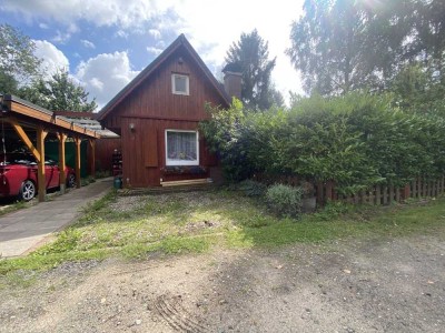 Charmantes Holzhäuschen mit Kamin und Fasssauna