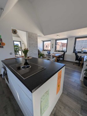 Exklusive 3,5-Zimmer-DG-Wohnung mit gehobener Ausstattung, Aufzug und 2 Balkonen in Deckenpfronn