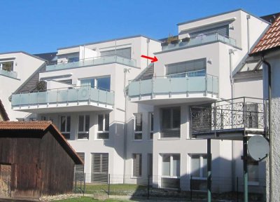 Stilvolle, neuwertige 2,5-Zimmer-Wohnung mit geh. Innenausstattung mit Balkon und EBK in Uhingen