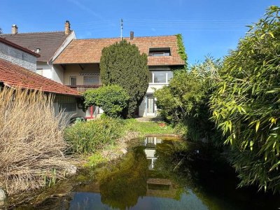 Vielseitiges Wohnen im Herzen von Hofweier: 3-Familien-Haus mit großem Garten
