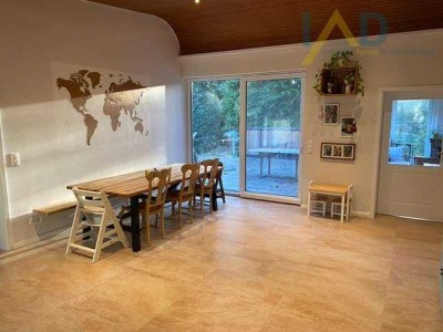 Stilvolles Einfamilienhaus mit großzügigem Grundstück – modernisiert und familienfreundlich
