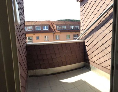 helle 3 Zimmer DG Wohnung und Loggia