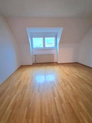 Rudolfstraße 24/5/DG: Hübsche 2-Zimmerwohnung 57,78m2 mit Blick zum Schlossberg, ablösefreie Küche, 5.Liftstock!