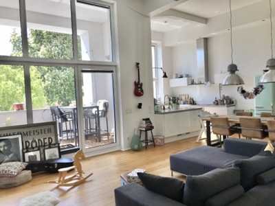 Individuelles Loft mit hochwertiger Ausstattung und sonniger Loggia
