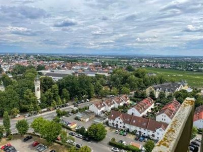 BARRIEREFREIE Panoramawohnung mit Aufzug und Stellplatz mitten in Hochheim am Main