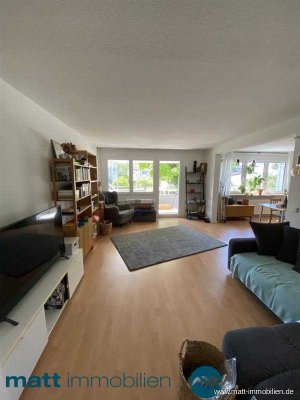 Großzügige 3,5 Zimmer Wohnung in energetisch saniertem MFH in Bohlingen