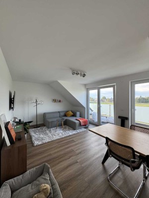 Geschmackvolle 3-Raum-DG-Wohnung mit gehobener Innenausstattung mit Dachterrasse und neuer EBK