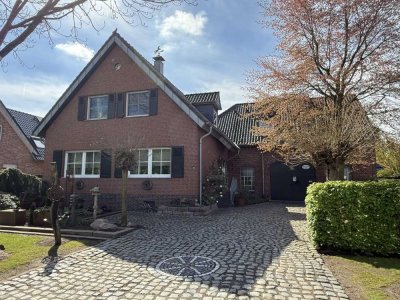 Großes Wohnhaus mit Einliegerwohnung und alter Schmiede nebst idyllischem Garten