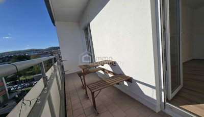 Spitzen 3 Zimmer Wohnung mit Loggia