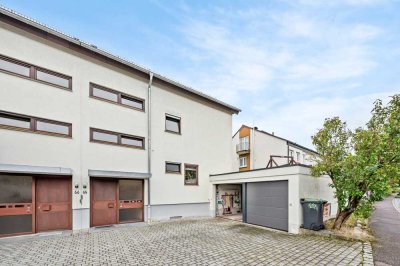 Attraktive Kapitalanlage oder teilweise Eigennutzung: Doppelhaushälfte mit 3 Wohnungen und Garage