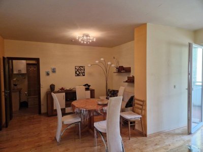 Sehr gepflegte, freundliche 2-Zimmer -Wohnung mit schöner, geräumiger Loggia und Stellplatz