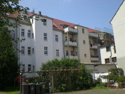 Zentrumsnahe kleine 2-Raum-Wohnung mit Balkon im Dachgeschoss