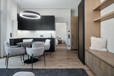 Lichtdurchflutetes Wohnen mit Stil und Komfort