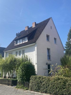 Gut geschnittene Dachgeschosswohnung präsentiert sich chic und modern!!!