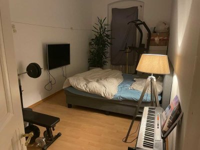 Sanierte 2-Raum-Wohnung mit Balkon und Einbauküche im herzen von Neukölln
