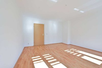 Helle 3-RaumWohnung mit optionaler Einbauküche, Garten und Stellplatz in ruhiger Lage