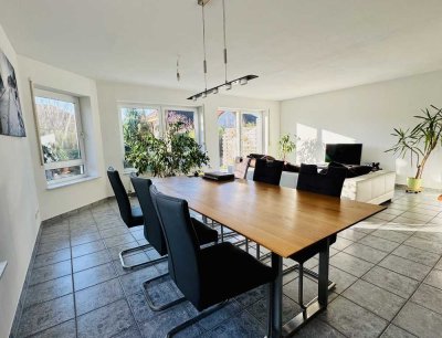 Große Doppelhaushälfte mit Einbauküche, Garage und Stellplätzen