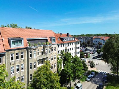 Repräsentative Altbauwohnung mit modernem Aufzug am Blücherplatz
