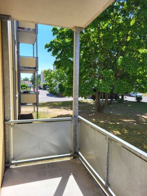 Senioren aufgepasst! 2 Raumwohnung mit Balkon im Hochparterre!