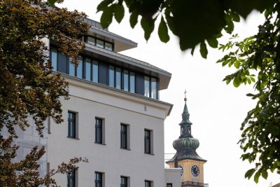 Erstbezug!Toplage! Traumausblick!Sehr großzügige 2,5 Zimmer Wohnung mit Loggia und Einbauküche!