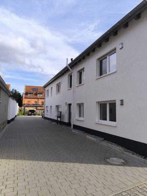 Neuwertige, helle  4-Zimmer-Wohnung mit Südbalkon in Waghäusel Kirrlach