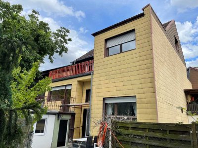 Schönes, geräumiges 1- bis 2 Familienhaus, Pool, sieben Zimmer, riesiger Garten, in Plankstadt