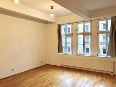 Stilvolle 2-Zimmer-Wohnung mit gehobener Ausstattung mit SZ zum Hof.