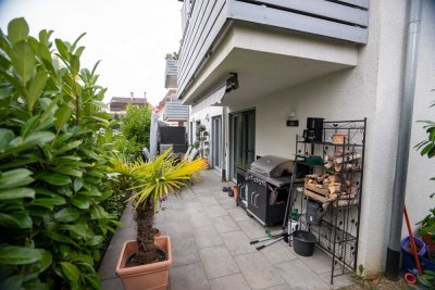 Moderne 3-Zimmer-Neubauwohnung (75m², Bj. 2018, A+) in Singen. Helle Räume, Terrasse mit Grünfläche.