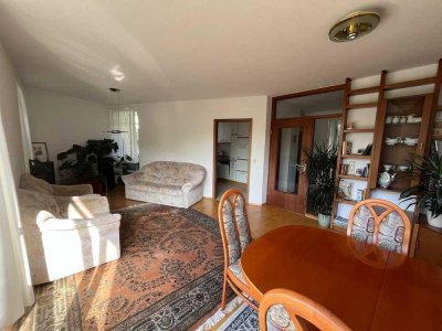 Helle, möblierte 4-Zi. Wohnung mit Balkon in Uni-Klinik Nähe