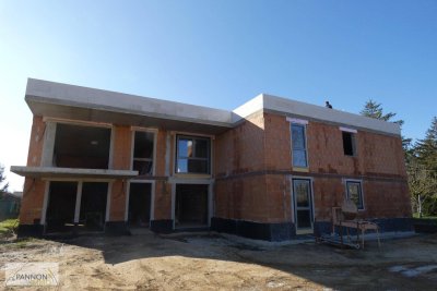 ENERGIESPARENDE NEUBAUWOHNUNG MIT LOGGIA UND EIGENGARTEN
