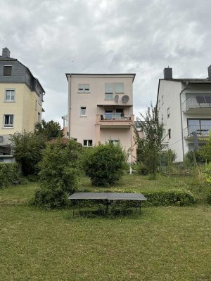 BERGEN: EFH (2 FH)  mit 7 Zi. sowie Panoramablick und großer Garten!