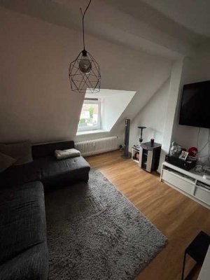 Helle Dachgeschosswohnung mit Charme – 2 ZKB