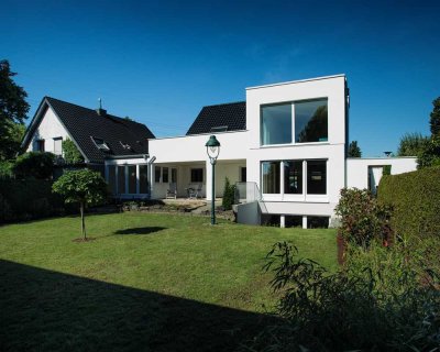 Mehrgenerationenhaus mit Garten und Pool ideal auch für Freiberufler