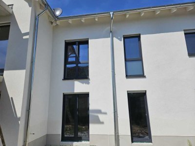 Erstbezug | Neubau Wohnung im OG mit Balkon