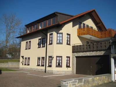 Erstbezug nach Teil-Sanierung: 3-Zi.-Dachgeschoss-Wohnung mit Balkon in Kerngemeinde-Igersheim