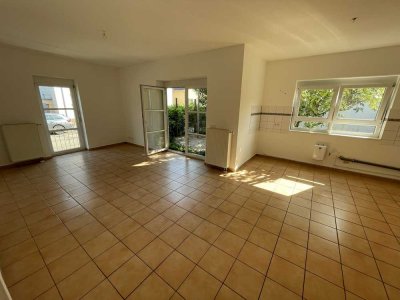 Wohnen im Grünen: EG-Wohnung mit großer Wohn-Essküche und Terrasse in Karlsruhe-Daxlanden