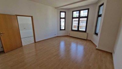 2-Zimmer-Wohnung in Magdeburg mit Balkon und Erkerzimmer